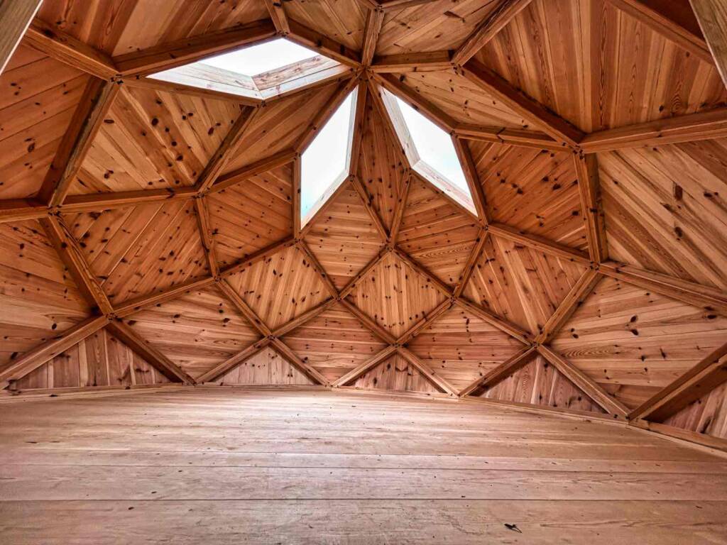 Spieldome für Kinder von Holzspirit Südtirol Innenraum
